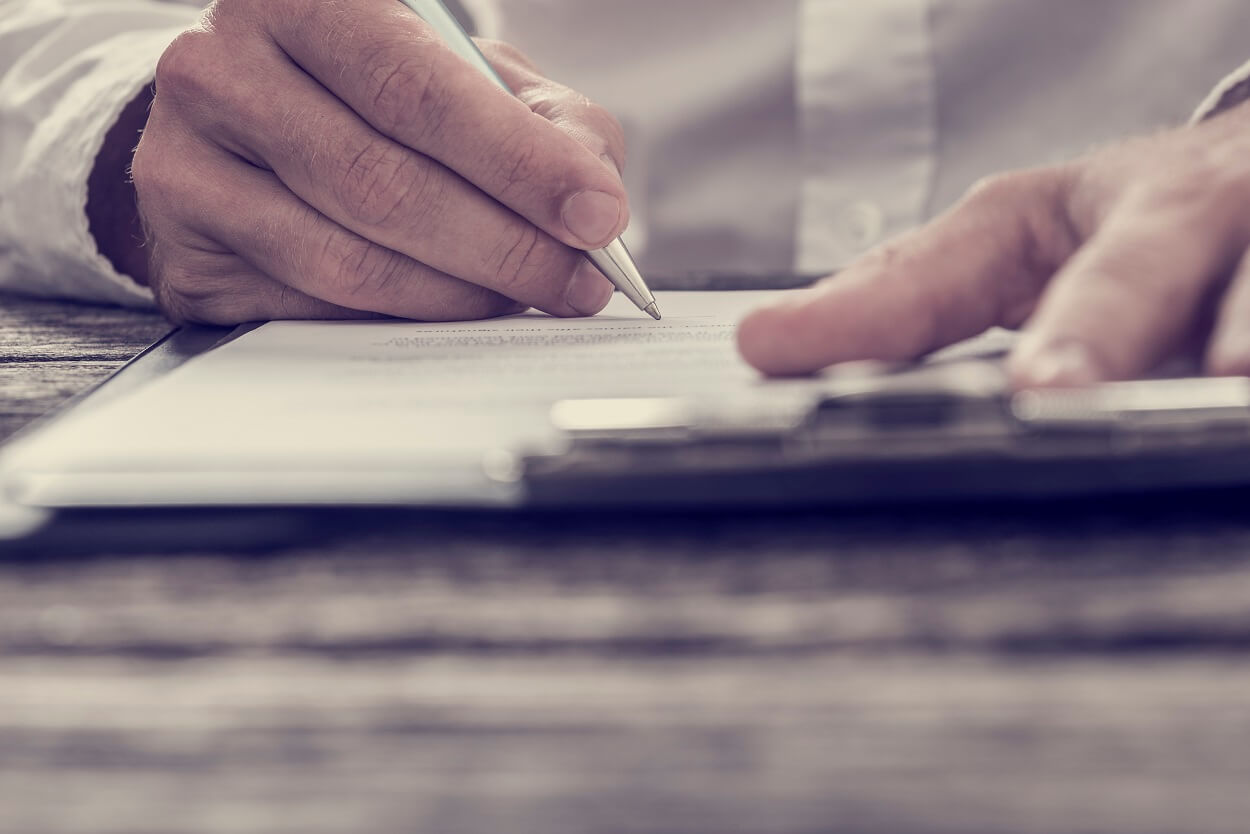 toned-image-of-male-hand-signing-business-contract-P85AMH9 (1)