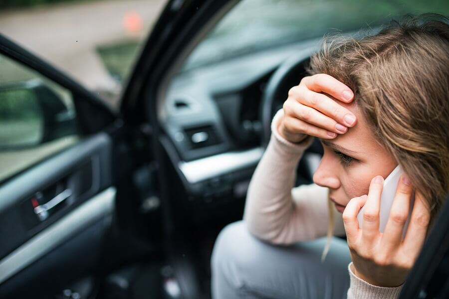 young-woman-in-the-damaged-car-after-a-car-acciden-Y2JUQS4 (1)