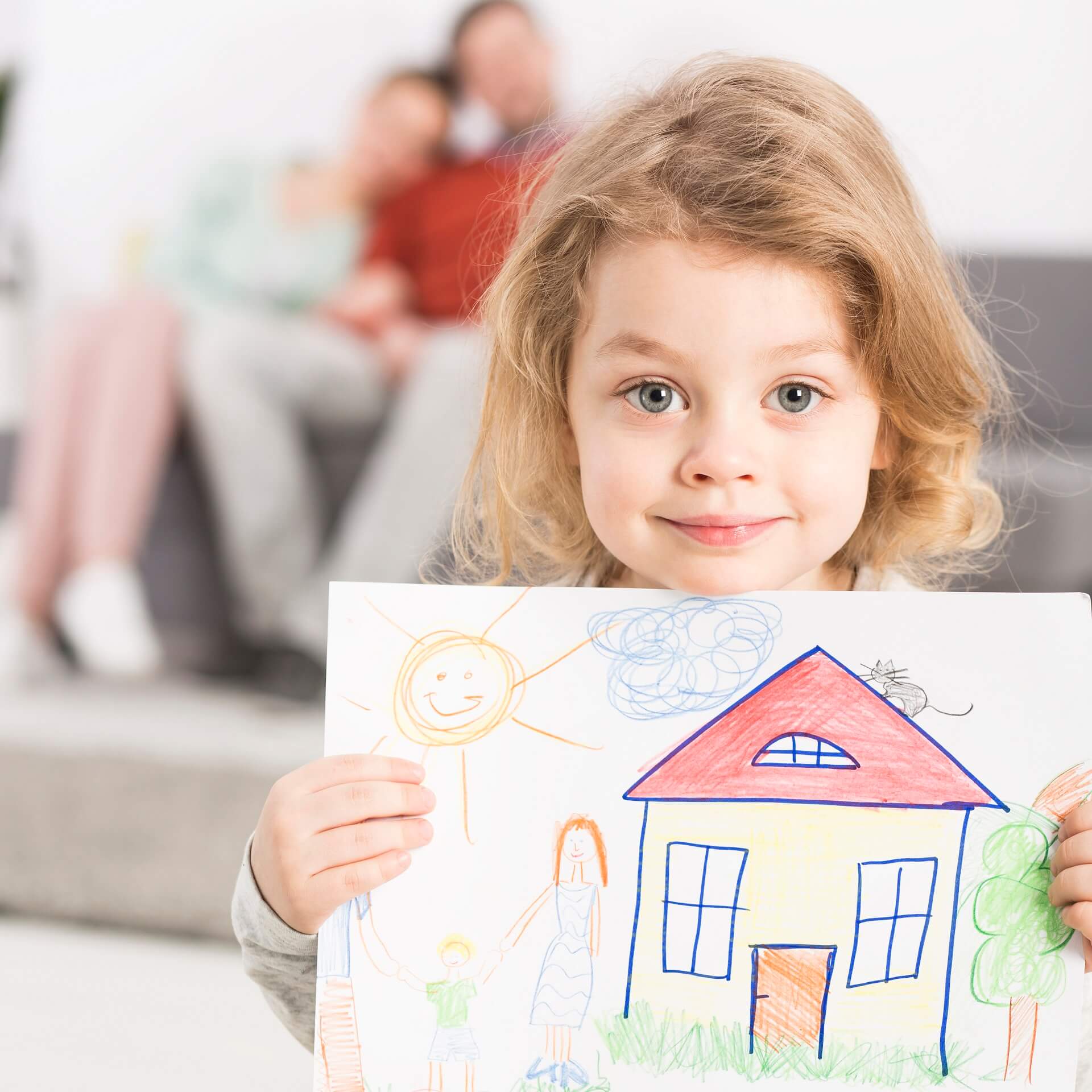 boy-holding-drawing-with-parents-PDPZ434 (1)